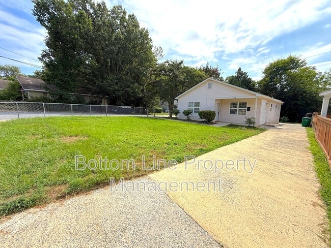 Building Photo - 1324 Parkwood Ave