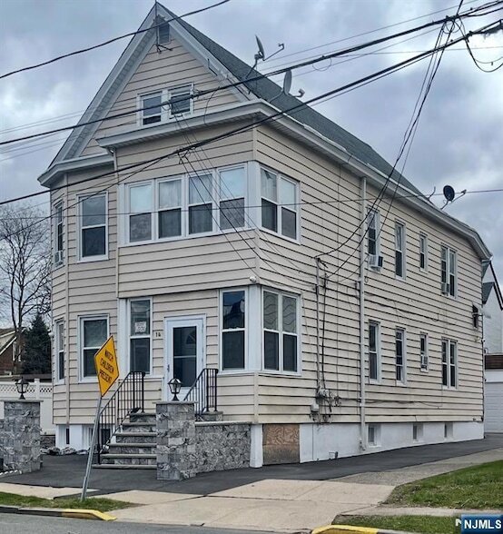 Building Photo - 14-16 N 10th Street Unit 2