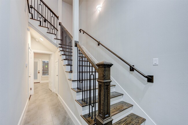 Photo - 253 W 27th St