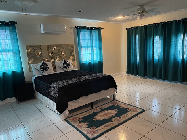 Building Photo - 12840 SW 11th Pl