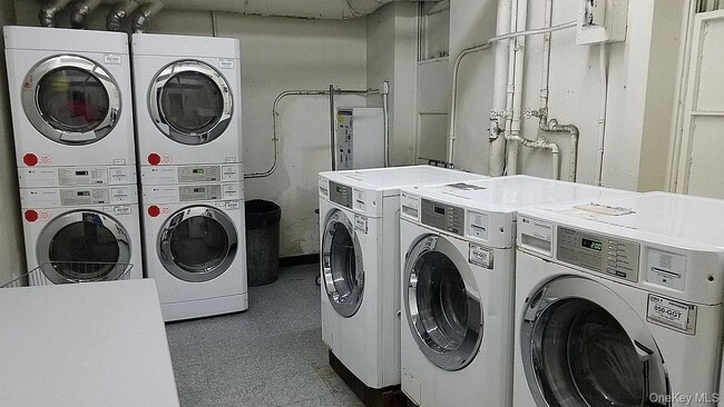 Building Photo - 2640 Marion Ave Unit 0