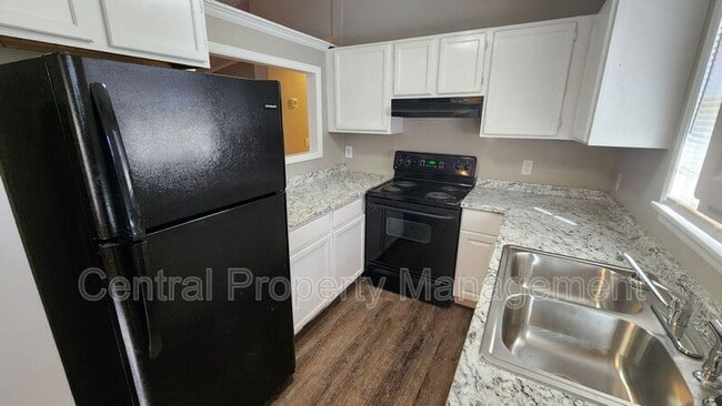 Photo - 300 Florence Dr