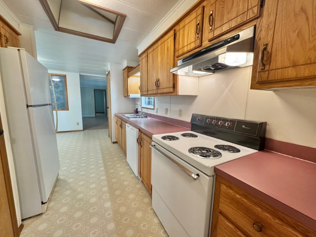 Photo - 24 Oakwood Ln