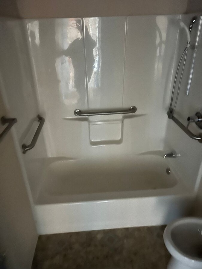 Photo - Spacious 1 Bedroom Apartment Unit 1-2E