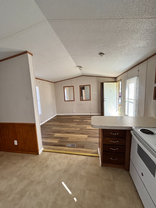 Photo - 110 Leblanc St