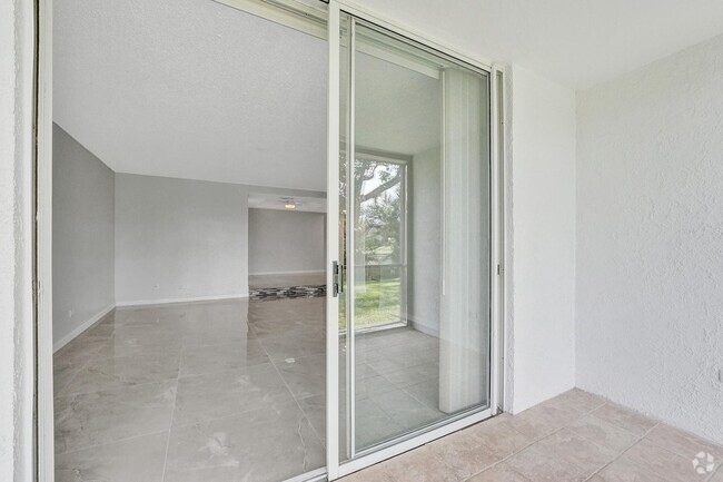 Building Photo - 3750 Inverrary Dr Unit 1d Rental