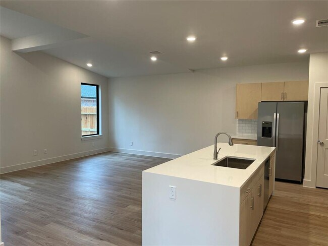 Photo - 2525 Appian Wy