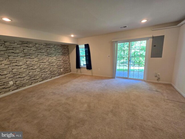 Photo - 320 Tree Line Dr