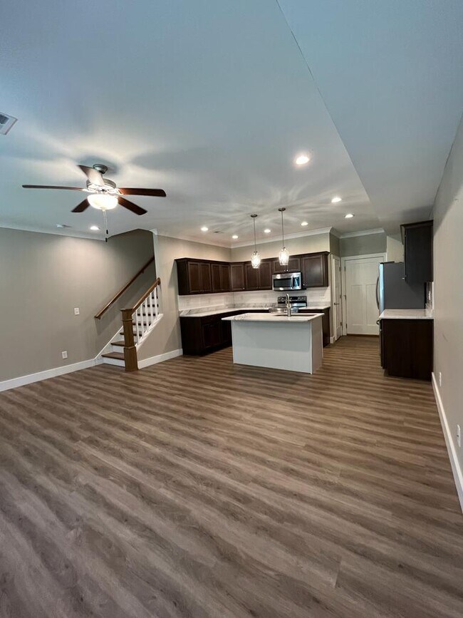 Photo - 1862 Young Rd SE