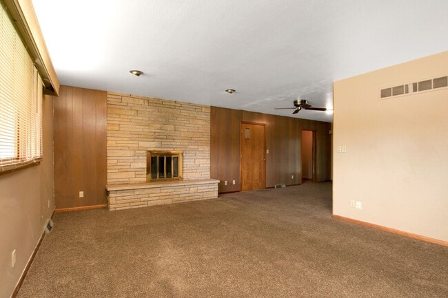 Building Photo - 1111 Wharton Manor Rd Unit Main Floor