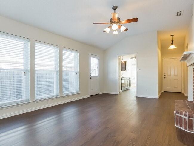 Photo - 2370 Stagecoach St