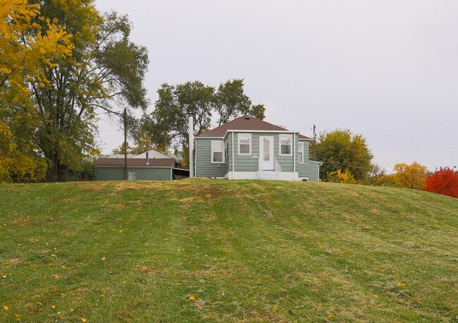 Building Photo - 3340 Forest Lawn Ave