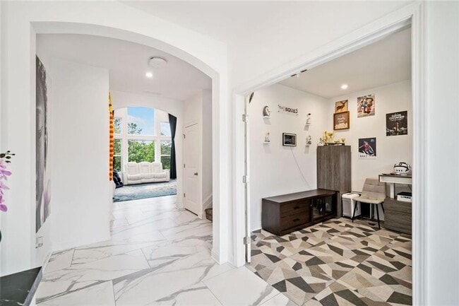 Photo - 2121 Harmony Dr