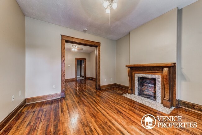 Photo - 2168 Summit St