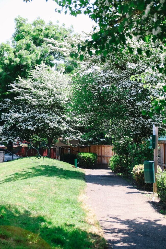 Building Photo - Spacious 3 Bedroom, 2 Bath Apartment with Washer & Dryer, Private Patio & Garage Options! Unit 69