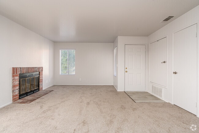 2BR, 2BA - 1,020SF - Living Room - Canyon Creek Apartments