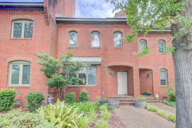 Photo - FREE FIRST MONTH RENT & NO APPLICANTION FE...