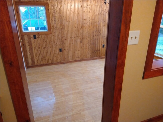 Building Photo - 4633 Sandy Lake Rd