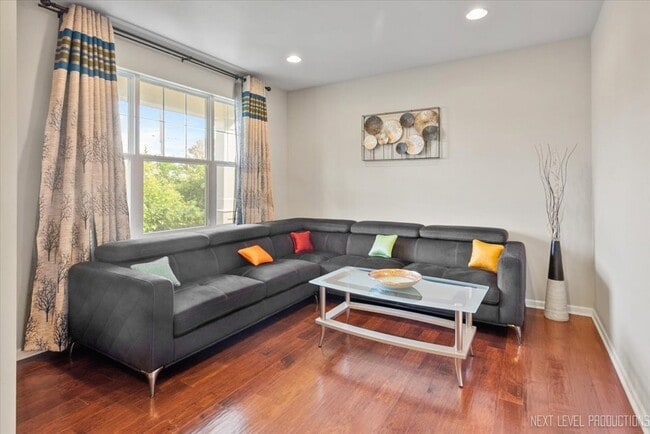 Photo - 73 W Illinois Ave