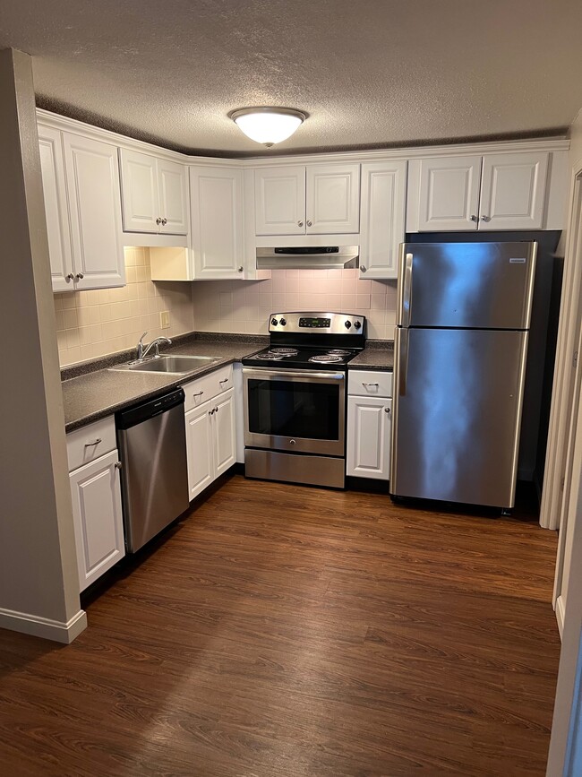 Building Photo - 50 English Village Rd Unit 103R Rental