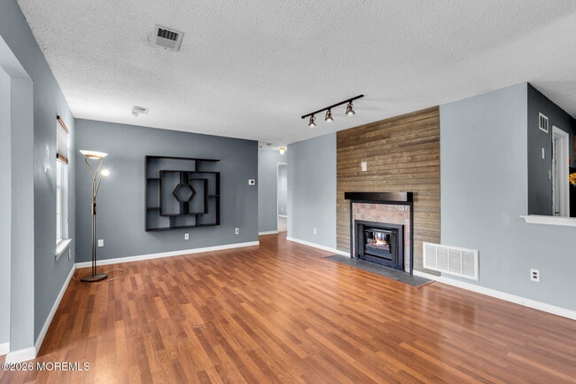 Building Photo - 106 Frontier Way