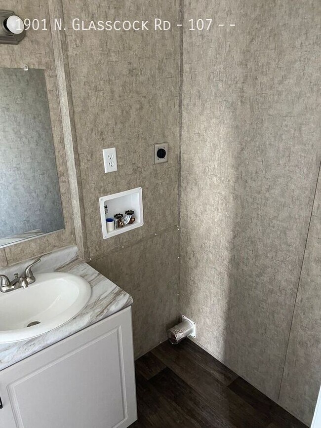 Photo - 1901 N Glasscock Rd