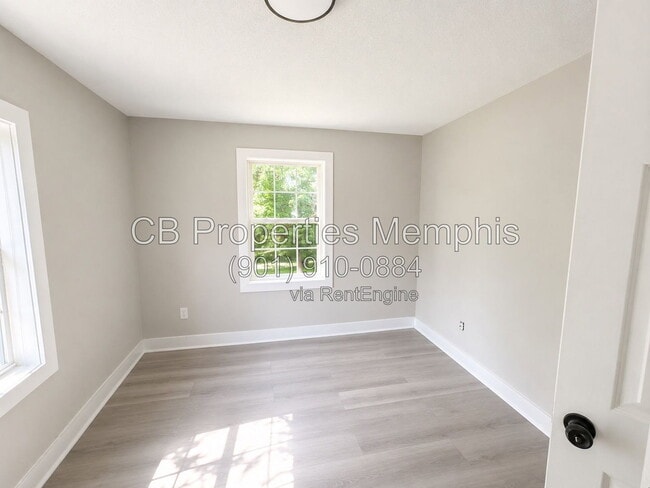 Photo - 2028 Amity Ave