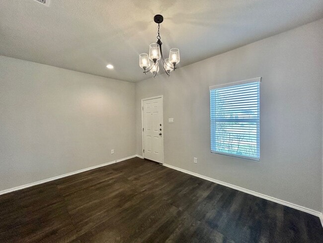 Photo - BEAUTIFUL 4 BR/2.5 BTH HOME IN CONVERSE