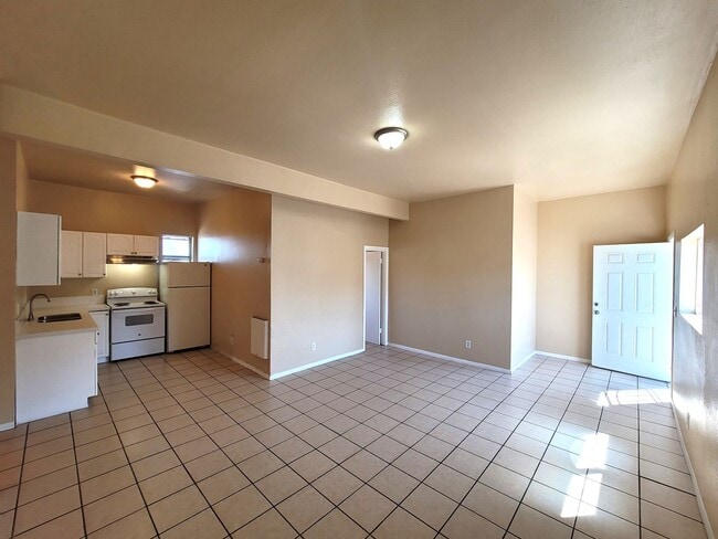 Large 4bd/2bth Unit in Logan Heights with ... - Large 4bd/2bth Unit in Logan Heights with ... Unidad 02