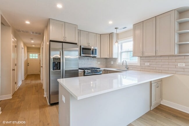 Photo - 7026 W Diversey Ave Unidad 1