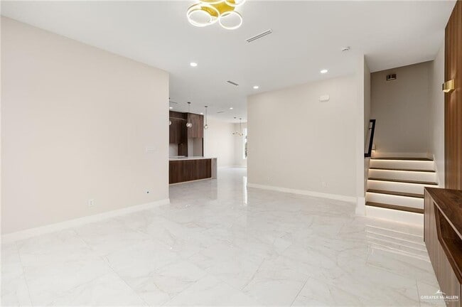 Photo - 16 Solar E Dr