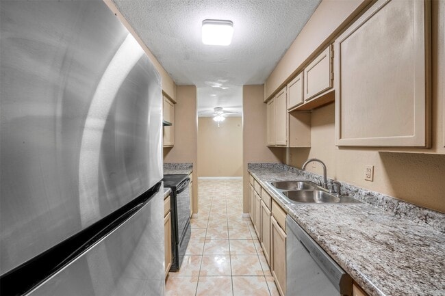 Building Photo - 9700 Leawood Blvd Unit 704 Rental
