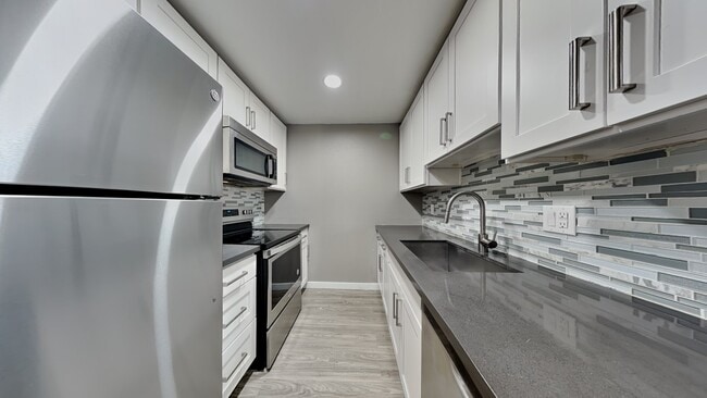 Photo - 1105 S Woodlawn St Unit 1