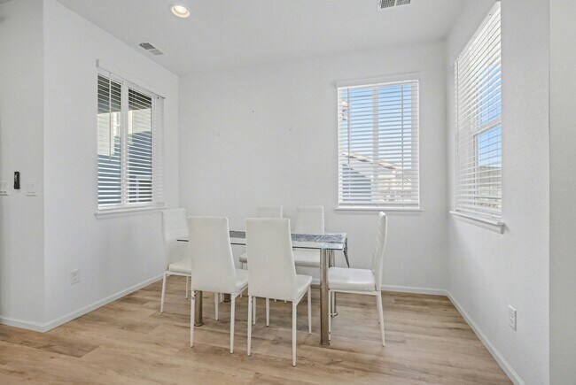 Photo - 8731 Snake River St