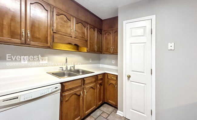 Photo - 161 Lake Terrace