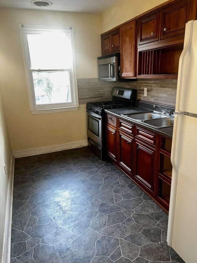 Photo - 5720 Simmonds Ave