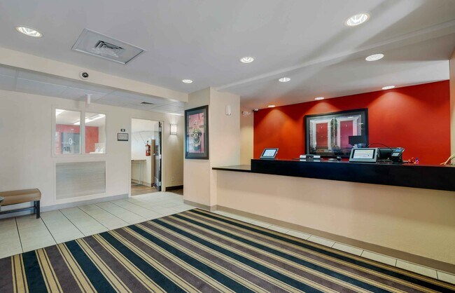 Furnished Studio-Chicago - Gurnee