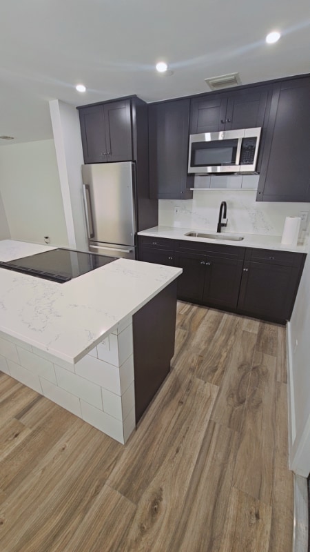 Photo - 844 W 9th St