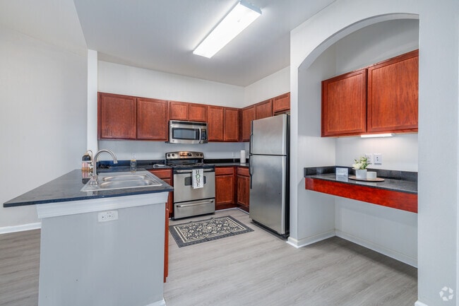 2BR, 2BA - 869SF - Kitchen