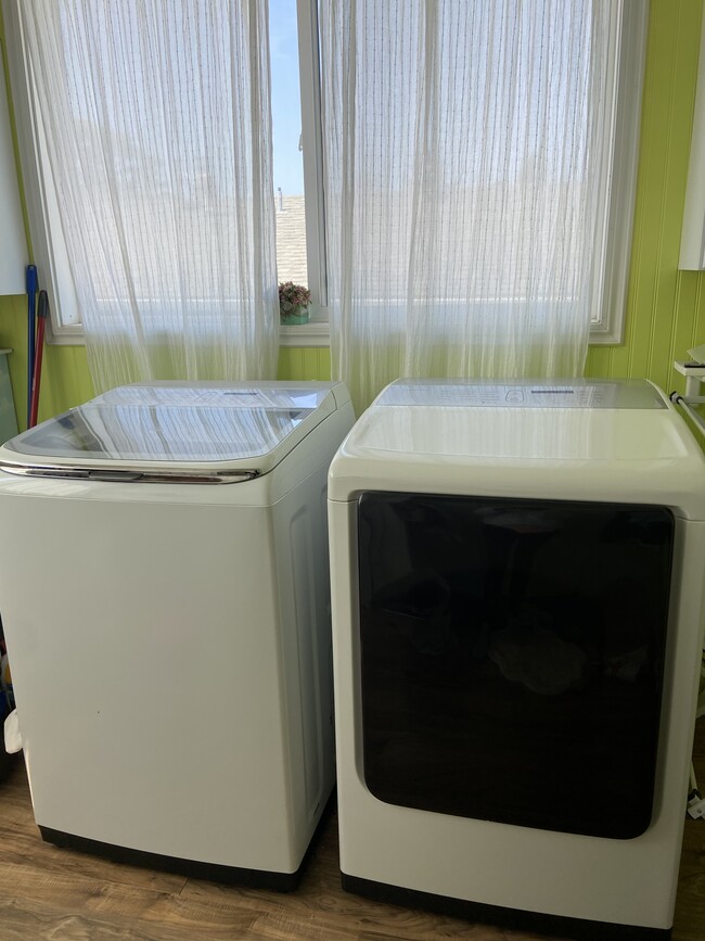 Photo - 717 10th Ave