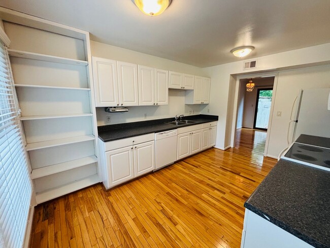 Photo - 103 Huntington Ln