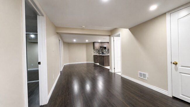 Photo - 18 Berger Av Unit Basement Apartment
