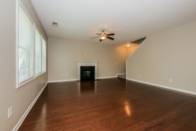 Photo - 102 Worthing Ln