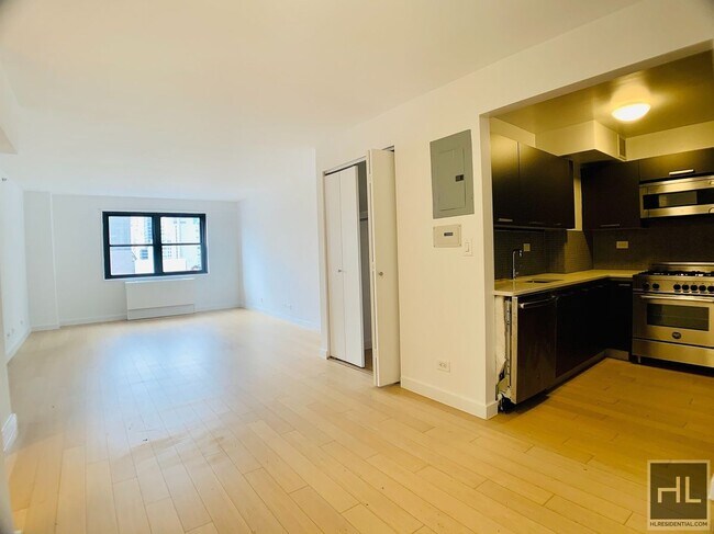 Building Photo - East 39th Street