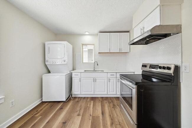 Building Photo - 2802 Hardy St Unit C Rental