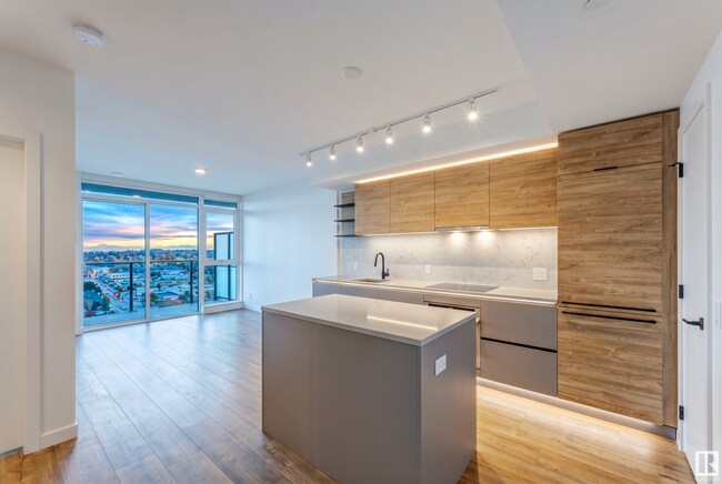 Building Photo - 10448 University Dr