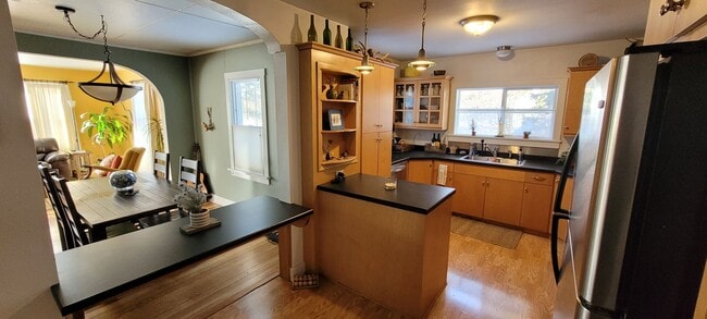 Building Photo - 716 Edgewood Pl Rental