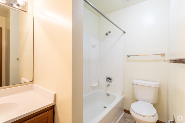 1BR, 1BA - 725 SF