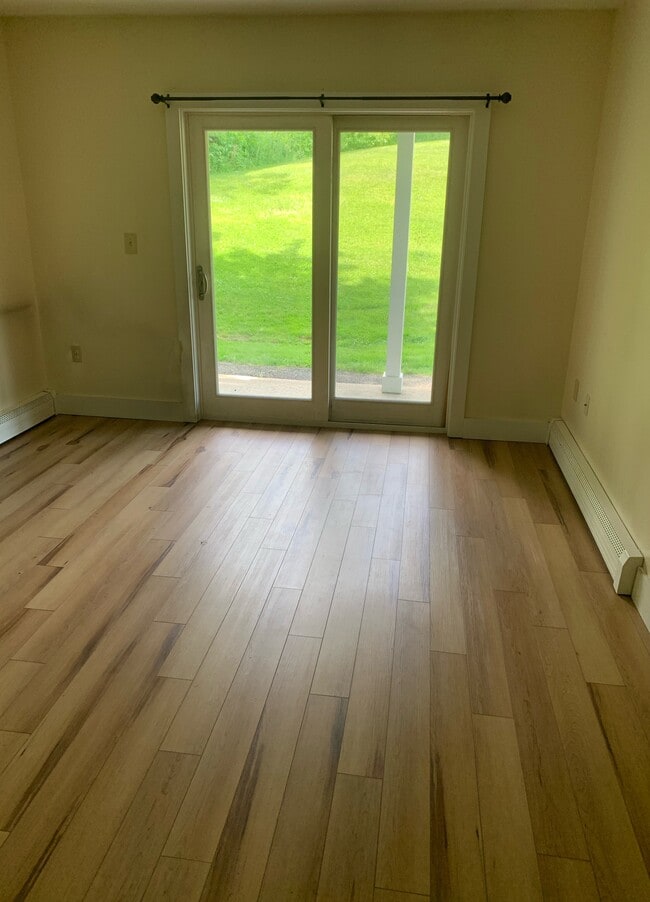 Highland Meadows - Highland Meadows Condo Unit 103