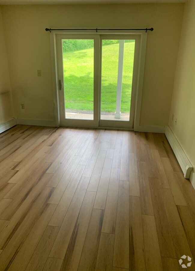 Building Photo - Highland Meadows Unit 103 Rental